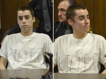 T. J. Lane, em dois momentos durante julgamento.