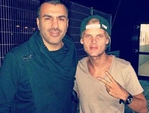 Foto com Avicii (direita) divulgada por selo dos EUA Straight Up
