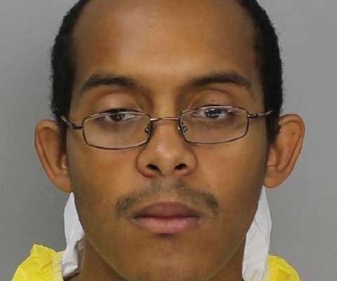 Kevin Davis, 18 anos, foi condenado a 99 anos de priso por ter matado Kimberly Davis, 50 anos, no dia 27 de maro