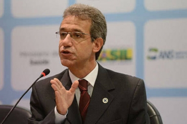 De acordo com ministro Arthur Chioro o risco de contaminao dos contactantes  baixo  Fabio Rodrigues Pozzebom /Agncia Brasil