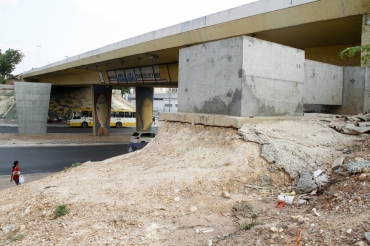 Obras inacabadas da Copa apresentam sinais de eroso
