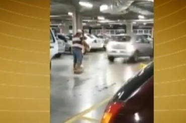 Homem deu r� e quase atropelou duas pessoas em shopping