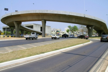 Com elevado interditado, SMTU decide reabrir canteiro na Avenida do CPA
