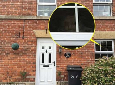 O suposto fantasma apareceu em foto na janela da nova cada de Michelle