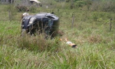 Motorista foi arremessado do ve�culo durante o capotamento