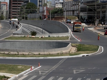 Trincheira Jurumirim, na Avenida Miguel Sutil, em Cuiab�, tem 960 metros de extens�o.
