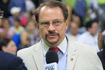 O deputado Pedro Satlite, que defende 