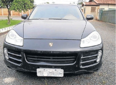 Entre os bens esto vrios veculos que faziam parte do patrimnio de criminosos