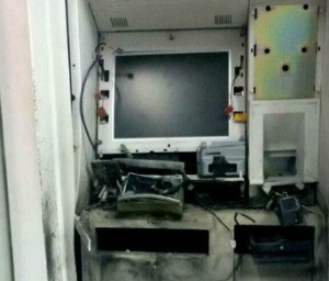 Criminoso explodiu caixa eletrnico na madrugada