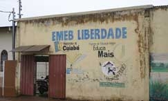 A falta de manuteno da estrutura fsica tambm  uma das causas para sada da escola do espao locado pela Prefeitura