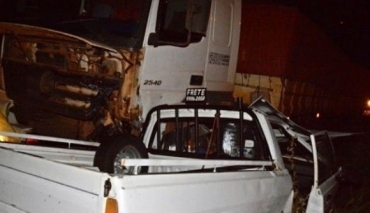 Com o impacto, o Pampa foi arrastado por mais de 50 metros e o idoso ficou preso s ferragens