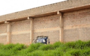 Com o buraco que fora aberto, os dois fugiram pelo matagal, mas foram rapidamente recapturados