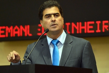 Emanuel Pinheiro criticou a realizao de sesso horas aps o sepultamento de Walter Rabello