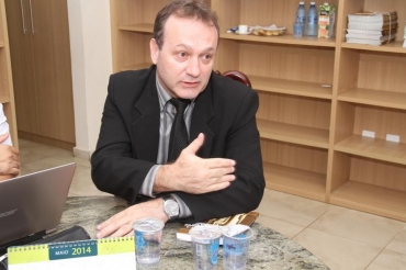 Em sua deciso, o magistrado considera o pedido do MPE como 