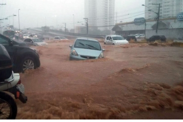 Viaduto da UFMT: falha em obra resulta em alagamento em �poca de chuva