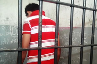 Suspeito foi pego em flagrante pela PM e tentou fugir correndo, mas acabou preso