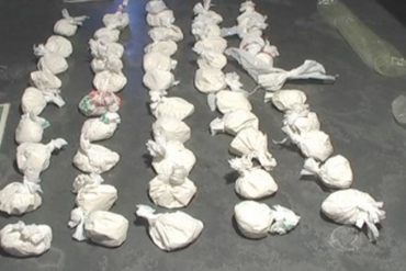 Com ele, os PMs apreenderam 30 trouxinhas de pasta-base de cocana