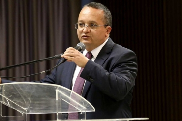 O governador Pedro Taques, que ter R$ 1,8 bilho para investimentos em 2015
