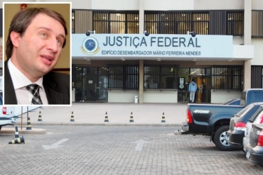 O juiz Jeferson Schneider (detalhe), que negou pedido de absolvio de Eder em ao proposta pelo MPF