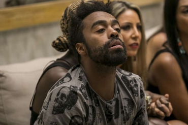 Brother no v problema em ficar nu no reality