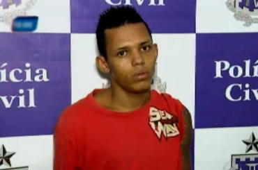 Dois comparsas seguraram a mulher e Jonas bateu com o porrete na cabe�a da sogra