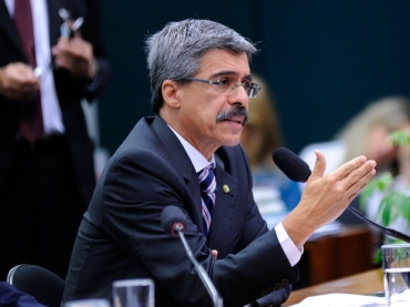 O relator, deputado Luiz S�rgio (PT-RJ), durante sess�o da CPI da Petrobras que ouviu o presidente da C�mara, Eduardo Cunha (PMDB-RJ)