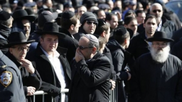 Gabriel n�o conteve a emo��o em tributo realizado em homenagem aos filhos