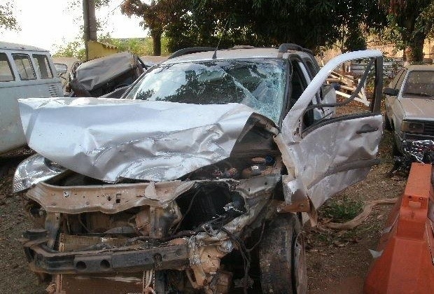 Aps colidir em mureta de proteo, PRF constatou que condutor no era o dono