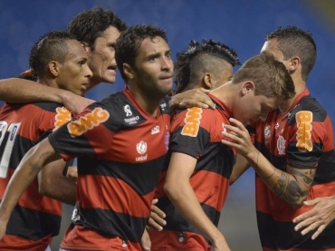O Flamengo foi para cima no 2� tempo e empatou com o Gr�mio