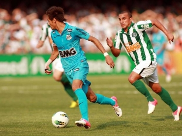 Neymar marcou dois gols na vitria santista sobre o Coritiba, neste domingo