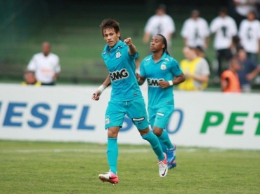 Neymar brilhou na vit�ria do Santos sobre o Coritiba, neste domingo