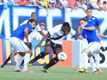 Vasco come�ou em desvantagem, mas foi buscar a igualdade com o Cruzeiro no interior mineiro