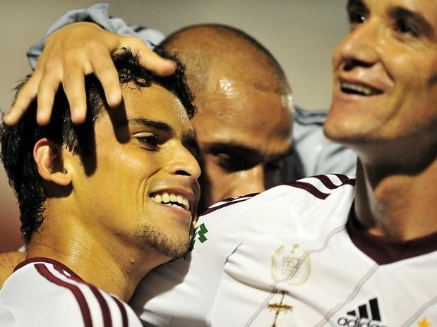 Fluminense manteve a liderana do Brasileiro com a boa vitria no Canind