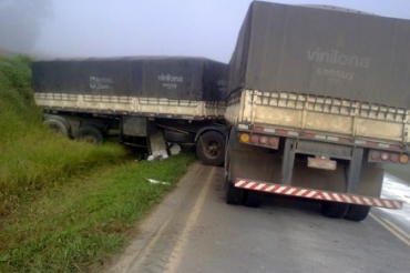Colis�o entre tr�s carretas ocorreu na segunda-feira (30), pr�ximo do Trevo do Lagarto