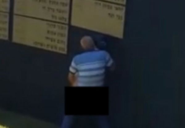 Casal foi flagrado fazendo sexo em memorial que homenageia soldados mortos