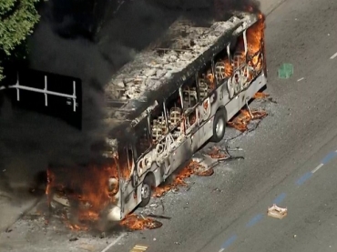 Incndio interditou a Avenida Salvador de S nos dois sentidos