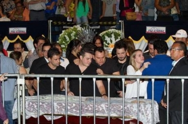 Cristiano Arajo  velado no Centro Cultural Oscar