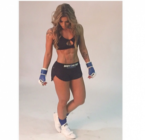 Kelly Key exibe barriga trincada e ganha elogios