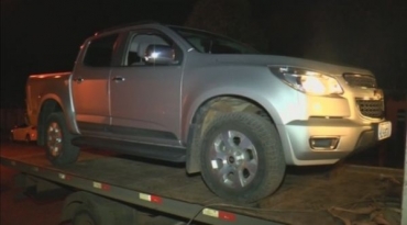 Caminhonete foi apreendida pela PM: 'Queimei pneu mesmo', disse a propriet�ria do ve�culo