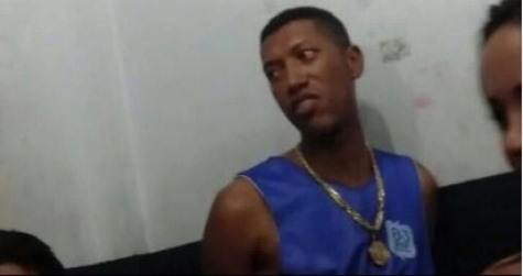 Preso com arma em baile funk onde menores consumiam drogas e lcool, MC Dentinho diz que sair candidato a vereador em 2016