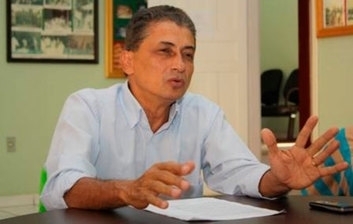 Prefeito Neurilan Fraga anunica cortes que pode atingir at mesmo seu prprio salrio.