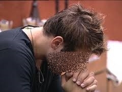 Charlie Sheen diz que  HIV positivo em programa de TV