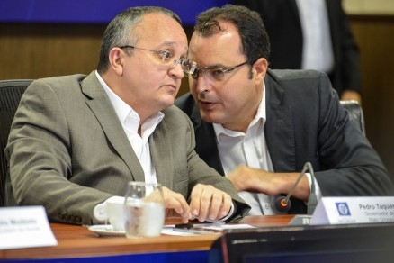 O governador Pedro Taques e o novo secretrio de Educao, Marco Marrafon