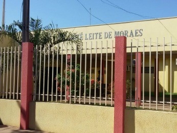 Escola Jos Leite em Vrzea Grande foi ocupada por manifestantes (Foto: Luiz Gonzaga Neto/TVCA)