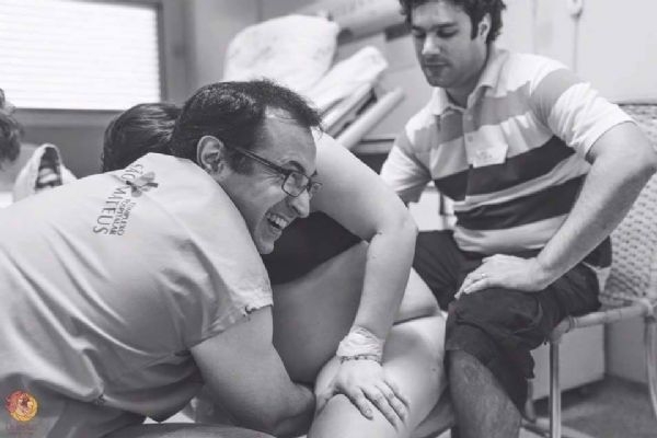 Victor Rodrigues foi afastado por realizar partos normais