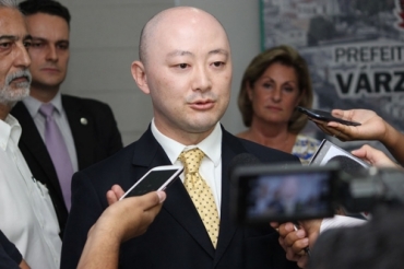 O chefe do Minist�rio da Transpar�ncia em MT, Sergio Akutagawa, entrega cargo em protesto � perman�ncia do ministro Fabiano Silveira na pasta, ap�s grava��es pol�mica o envolvendo