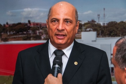 Deputado diz que em municpios do interior, pessoas no conseguem fazer ligaes e nem se conectar a internet