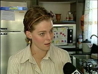 Professora diz que � impedida de trabalhar ap�s se curar de c�ncer