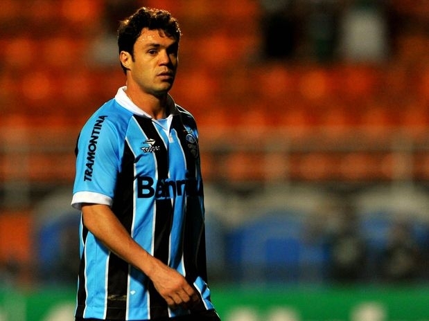 Para Kleber, o zagueiro Henrique simulou a cotovelada