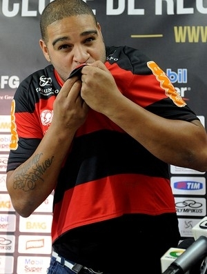 Adriano diz que no pensa apenas na parte financeira.